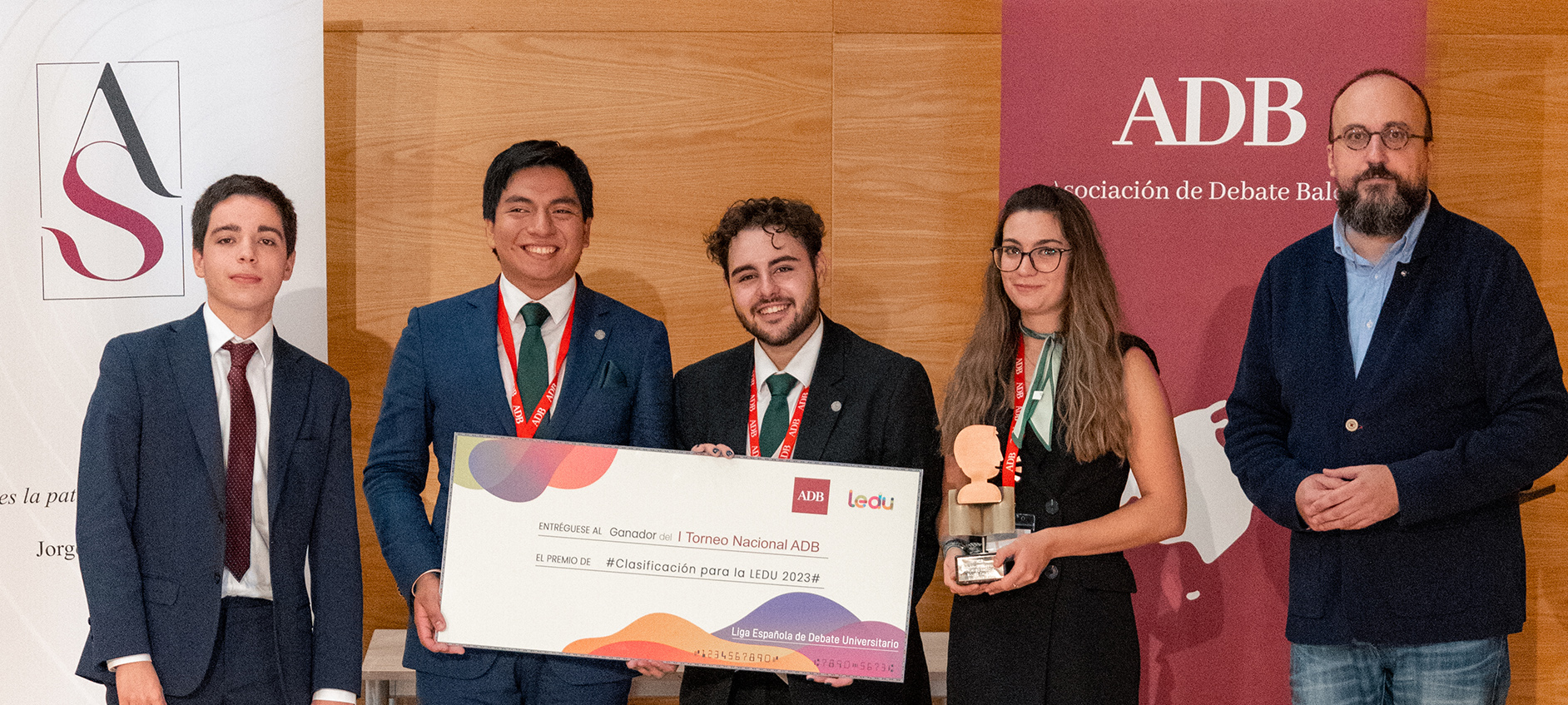 La Universidad de Jaén gana el I Torneo Nacional de Debate Académico de ADB